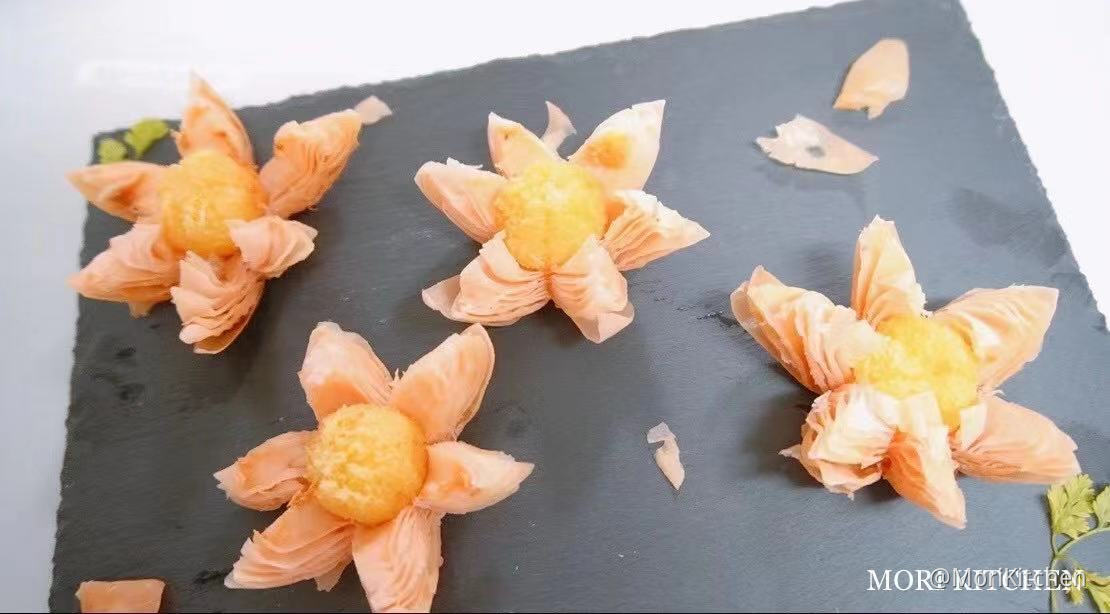 Real Life Recipes! I cook Lotus Flower Crisp! Genshin Impact HoYoLAB